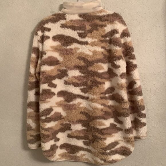 Cupid Sherpa Stand Collar Camo Print Sweater Pullover Size L - Picture 2 of 11